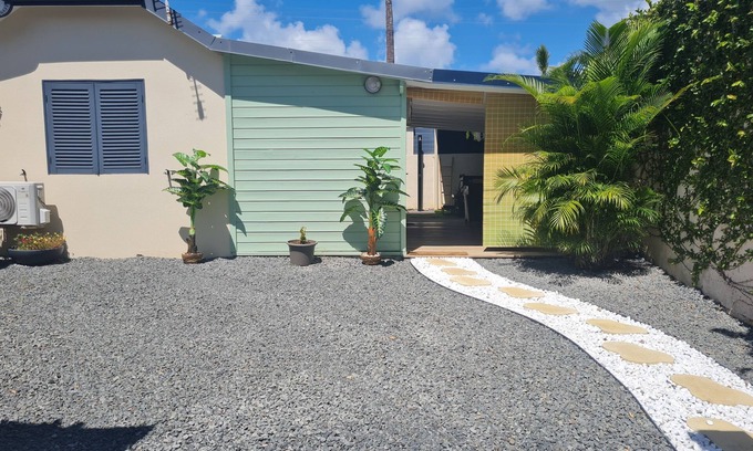 Petit-Bourg House | Gîte L'instant Cocooning - Entire cottage with jacuzzi ideally located!