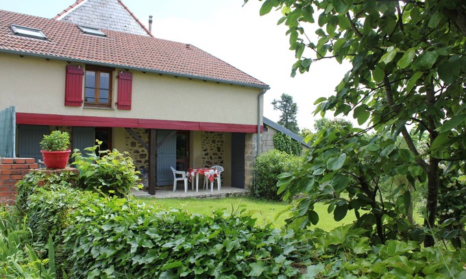 Aubusson House | GITE LES VOLETS ROUGES