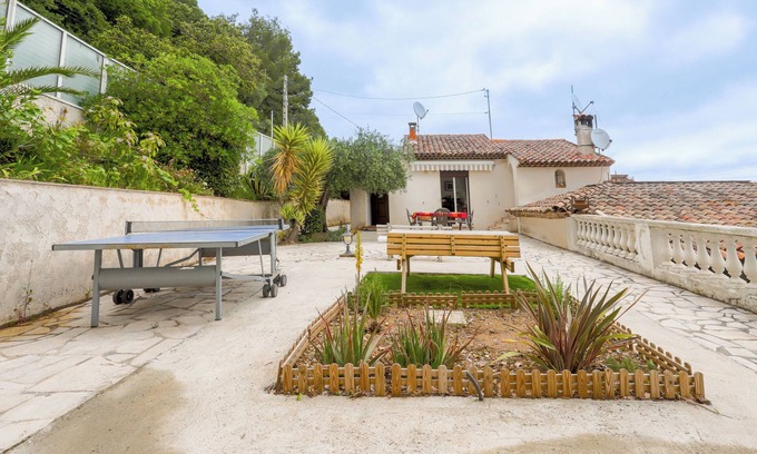 Saint-Laurent-du-Var Cottage | Gite on the height of Nice