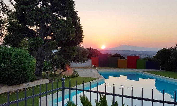 Roquemaure House | Gite Provençal Dans les Vignes Avec Grande Piscine, Entre Orange et Avignon