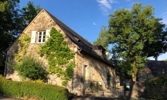 Coly Cottage | Gite Terrasson-Lavilledieu, 3 bedrooms, 6 persons