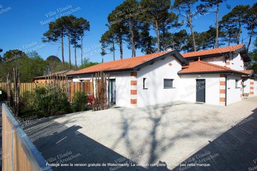 Ares Apartment | Gite Villa Elisaia location de meublés de tourisme chez l'habitant