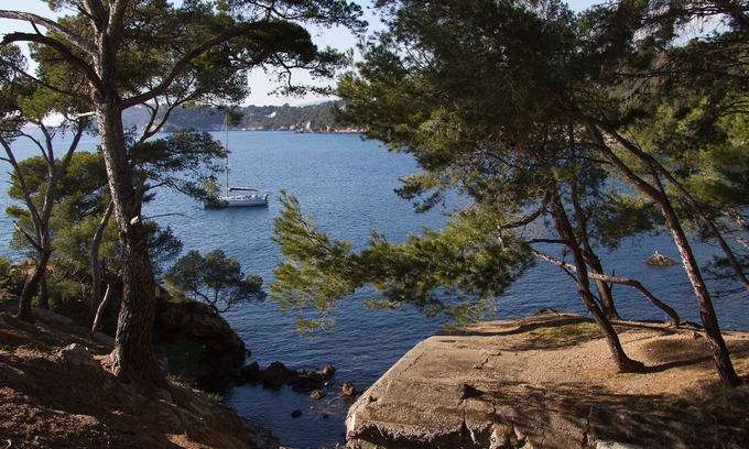 Le Pradet Apartment | GITE WITH TERRACE SEASIDE SAND BEACH 200 m PARKING N° 923332