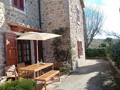 Poderi Apartment | GiuMa Tuscany Historic Country House with Patio near Saturnia Spa