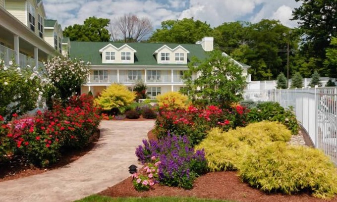 Kelleys Island Hotel | Glacier Suite at Kelley's Island Venture Resort