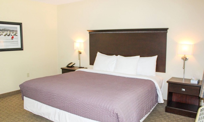Kelleys Island House | Glacier Suite at Kelley's Island Venture Resort
