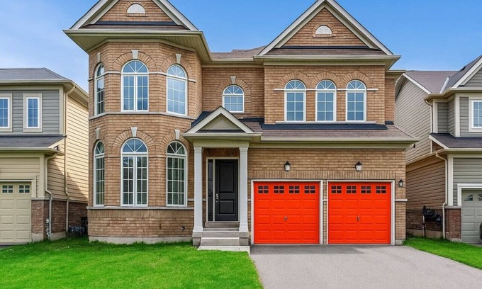 Thorold House | Glamorous Mansion by Falls | Charcoal BBQ