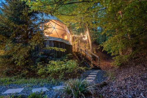 Razvanje Other | Glamping, Hot Tub & Projector by Nidumm Stay