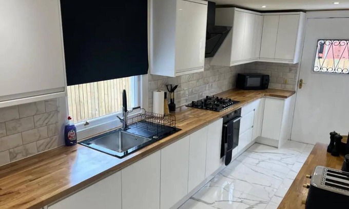 City Centre Glasgow House | Glasgow Central Paradise - Spacious 3- Bed House