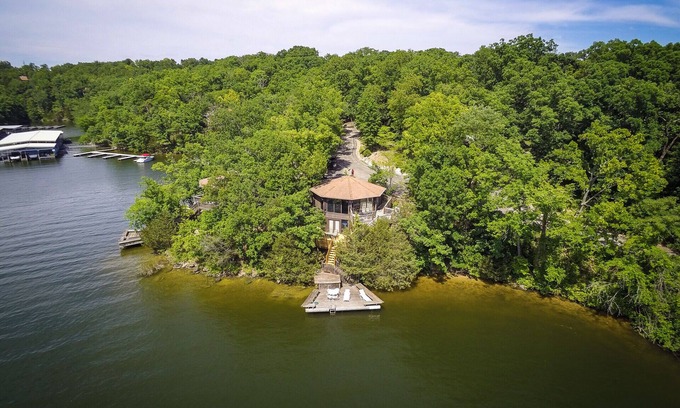 Village of Four Seasons Villa | Glass Octagon/Waterfront Villa/Lake of Ozark