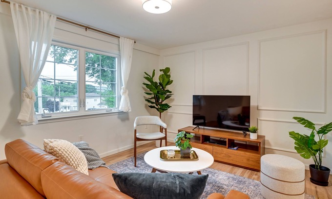 Glen Cove Apartment | Glen Cove Vacation Rental < 1 Mi to Downtown!