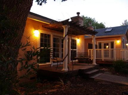 Glen Ellen Hotel | Glen Ellen Inn Secret Cottages