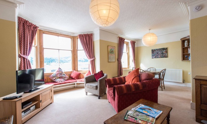 Deganwy Apartment | Glorious Views And Elegant Comfort In One Of North Wales's Best Kept Secrets.
