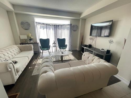 Thorold Apartment | Glow Chambers at Thorold