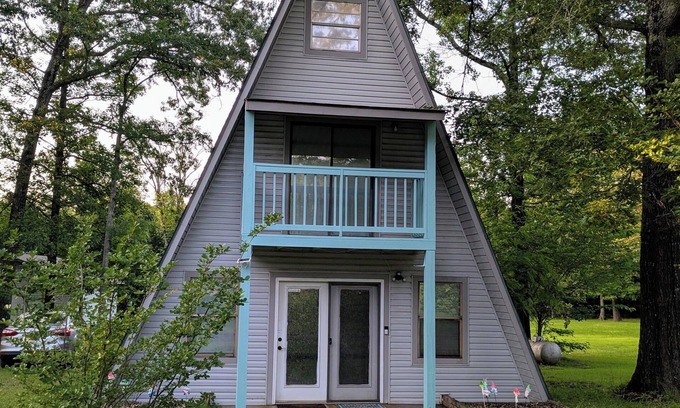 Murfreesboro House | Gnome Home A-Frame near Lake Greeson & Crater of Diamonds