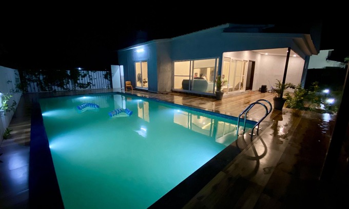 Noida Resort | GoBravo 71: 2Bhk Farm with Pool & Garden Sector 150 Noida