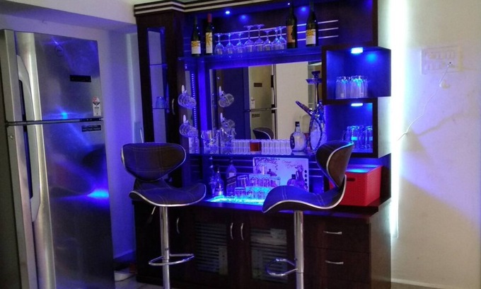 Kadadhe Villa | GOGO POOLSIDE PARTY FUN VILLA