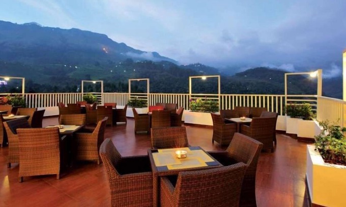 Chithirapuram Hotel | Gokulam Park Munnar