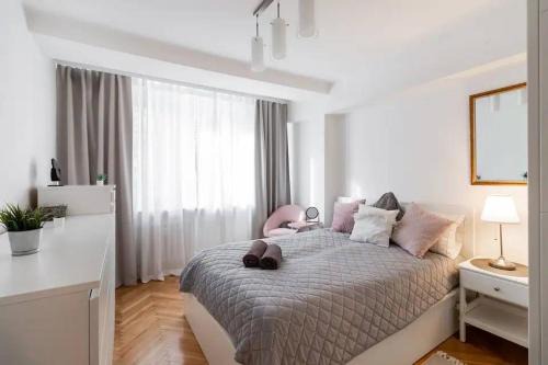 Muranow Apartment | Golden Apartments Warsaw - One-Bedroom near POLIN Museum, Anielewicza