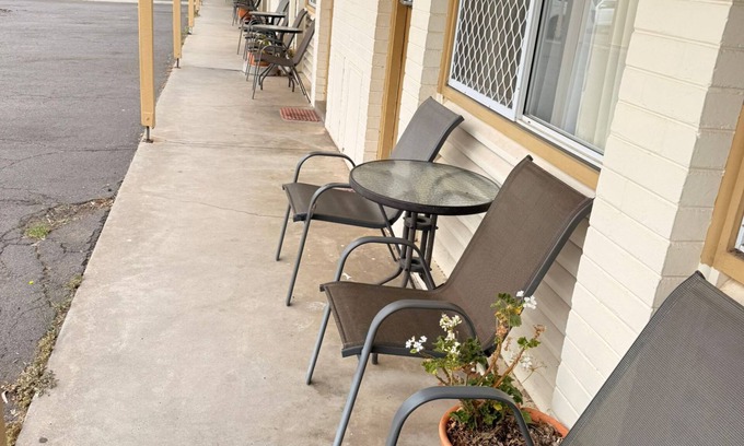 Golden Square Hotel | Golden Hills Motel