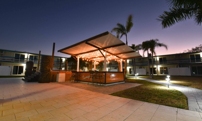 Indian Beach Sapphire Shores Hotel | Golden Host Resort - Sarasota