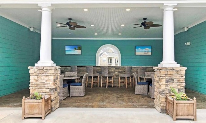 Greensboro Apartment | Golden Magic, 7min, Self Check-In, Smart TV