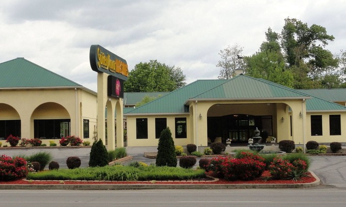 Muldraugh Hotel | Golden Manor Inn & Suites