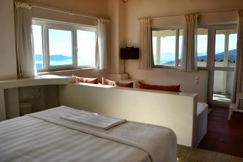 Nea Styra Apartment | Golden Sea View Suites