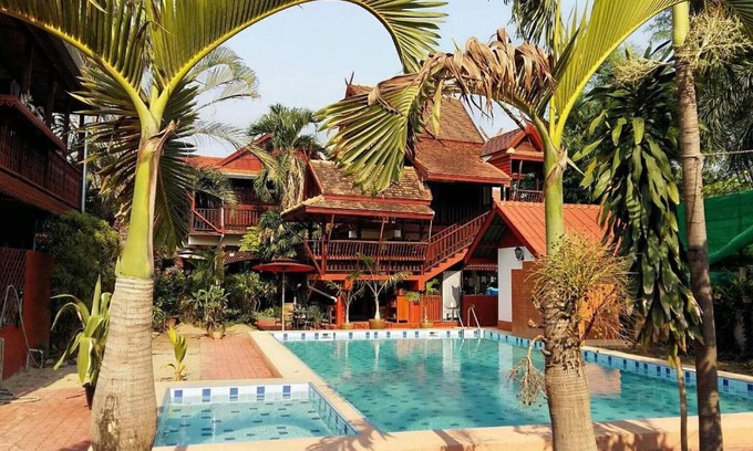 Saraphi Resort | Golden Teak Home Resort