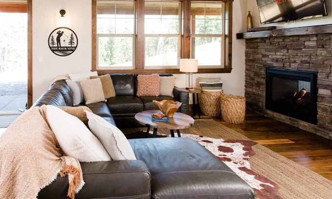 Cle Elum Cabin | Golf course view, private hot tub, close to the winery and more!