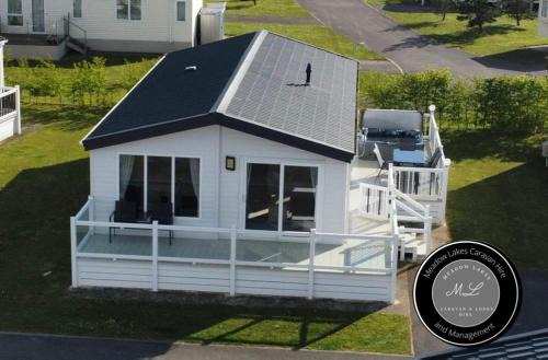 Mablethorpe Apartment | Golf Village 27, Hot tub, WiFi, pet friendly, located overlooking Golf course - Grange Leisure Park - Meadow Lakes Caravan & Lodge Hire
