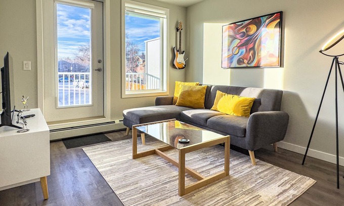 Inglewood Condo | Good vibes in Calgary! 1Bdrm 1Bth | Free parking