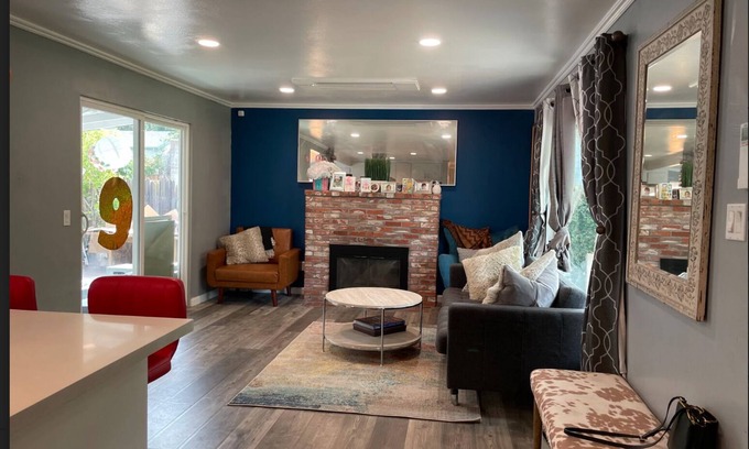 Stanley House | Gorgeous 2/1 Home 5 min walk to Downtown Lafayette