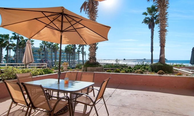 Imperial Beach Apartment | Gorgeous 2 Bedroom on the beach with Pool