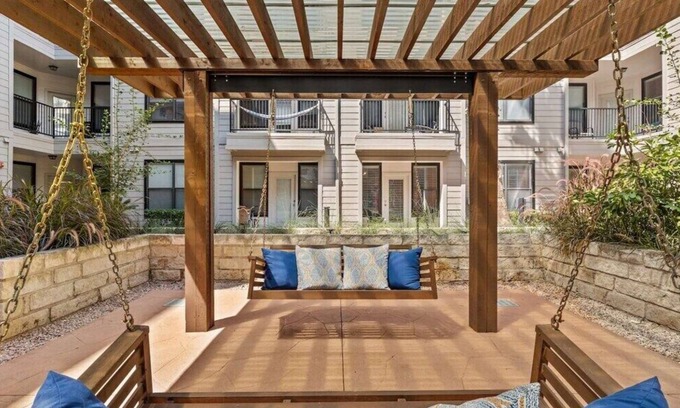 Dawson Apartment | Gorgeous 2B on South Congress w/Pool, Gym