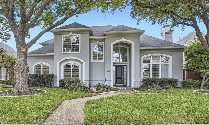 Willow Bend House | Gorgeous 4 Bedroom House in North Dallas Close to Legacy West.