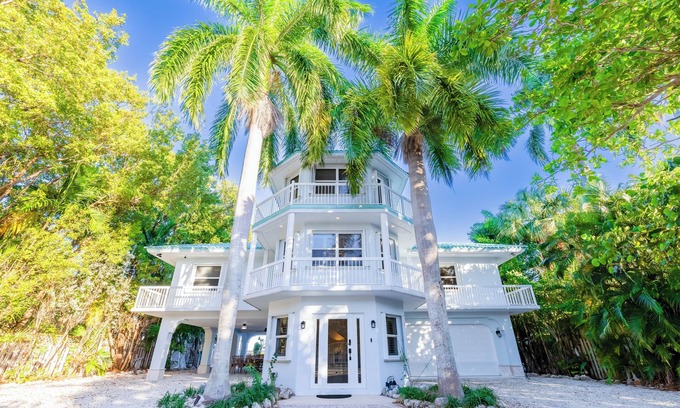 Key Largo House | Gorgeous 5-bedroom laid back waterfront vacation house in Key Largo