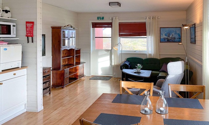 Offersøy Apartment | Gorgeous apartment in Offersøy