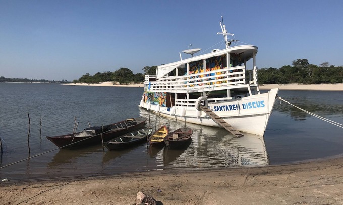 Alter do Chao Cabin | Gorgeous converted fishing vessel in Alter do Chao