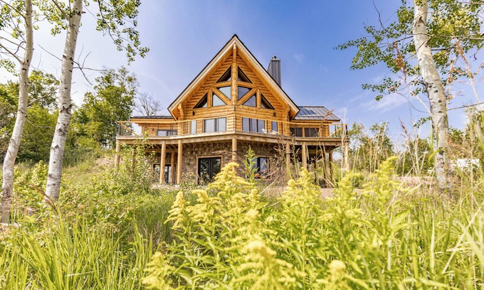 Schroeder House | Gorgeous custom built log home on Lake Superior