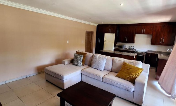 Winston Park Apartment | Gorgeous Garden Villa 3