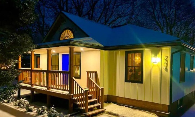 Niagara Falls House | Gorgeous Gem in Niagara’s Wine Country