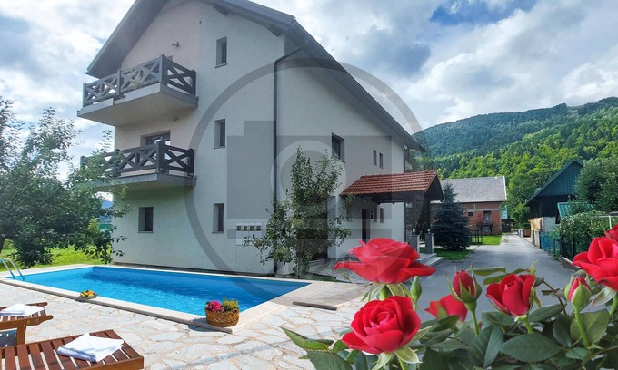 Jasenak House | Gorgeous home in Jasenak with sauna