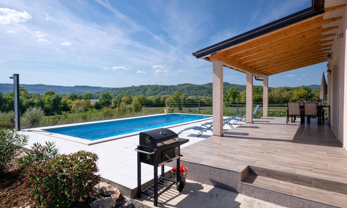 Krsan House | Gorgeous home in Krsan with kitchen