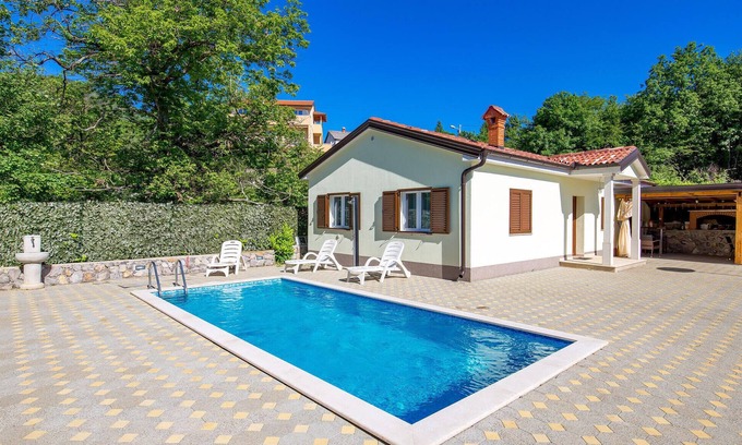 Rukavac House | Gorgeous home in Rukavac with kitchen