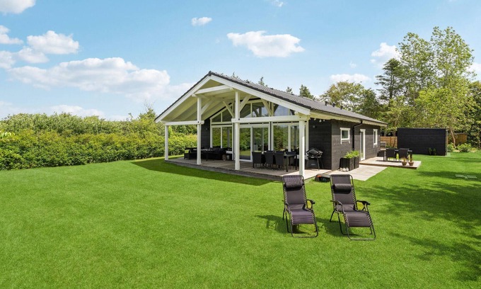 Thyholm House | Gorgeous home in Thyholm with WiFi