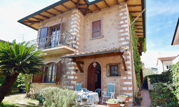 Ex Campo d'Aviazione House | Gorgeous home in Viareggio with WiFi