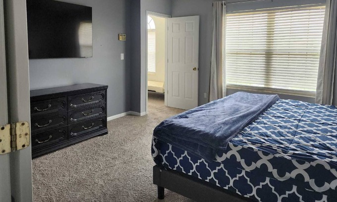 Lindenwald House | Gorgeous House with an inground swimming pool