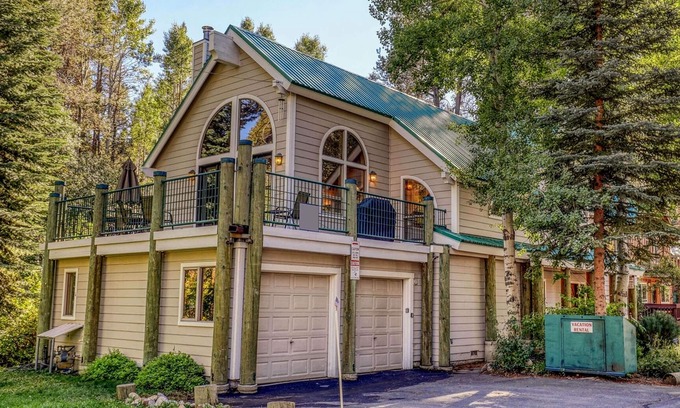 Donner Lake Woods House | Gorgeous lakefront escape with fireplace, close to skiing