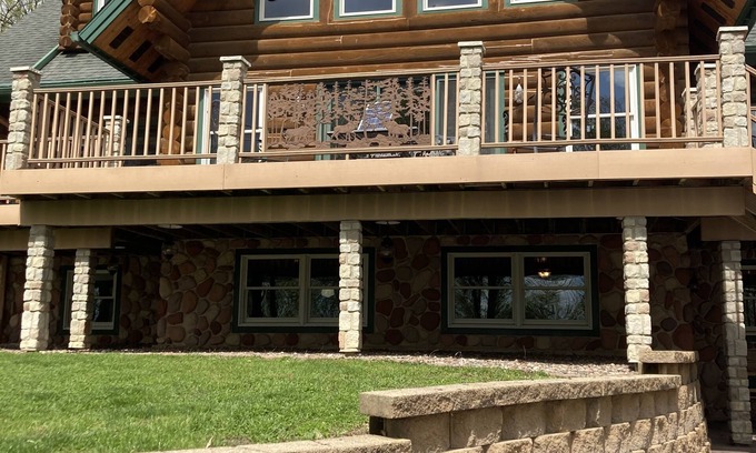 Independence House | Gorgeous Log Home featuring 8-person outdoor HOT TUB-available year round.